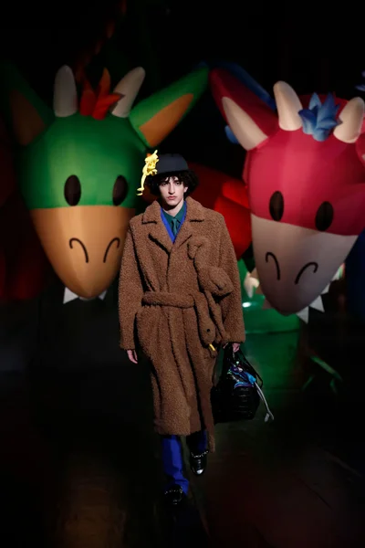 Look 80